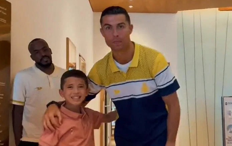 Un copil sirian de 10 ani care și-a pierdut tatăl în urma cutremurului s-a întâlnit cu idolul său: „Te iubesc, Cristiano”