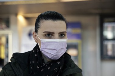Laura este educatoare și ar vrea să plece din țară, dacă ar avea oportunitatea