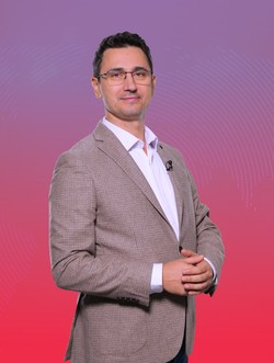 Antonio Momoc, profesor de comunicare la Universitatea din București, trainer de vorbire în public