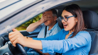 soferiță-instructor-auto