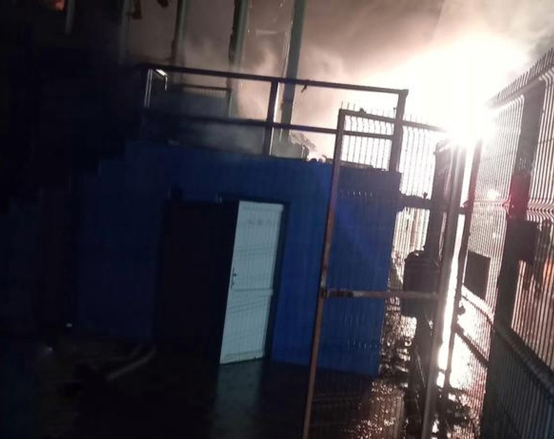 Incendiu la stadionul din Slobozia din cauza unui fulger. Tribuna oficială a ars ca o torță | VIDEO