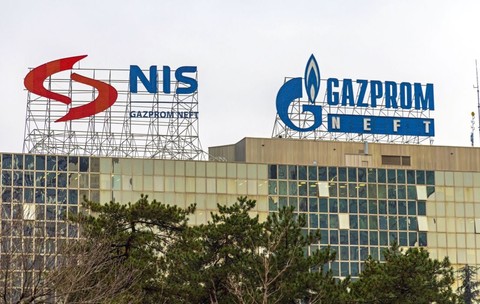 O firmă nouă a oferit două miliarde de euro pentru acțiunile Gazprom la NIS, singura rafinărie de petrol din Serbia