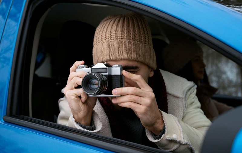 Un bărbat din Oradea filmează fete pe ascuns și publică pozele online: lucrează ca șofer pe Bolt și Uber, dar și ca profesor la o școală privată