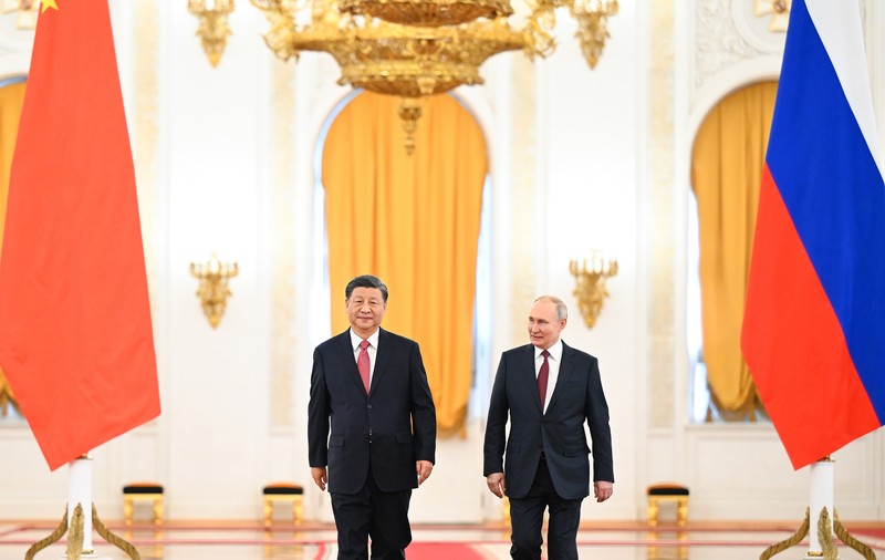 O întrebare care stârnește frisoane, rostită de o voce care nu se teme: „Ce dăm Chinei ca să o separăm de Rusia?”