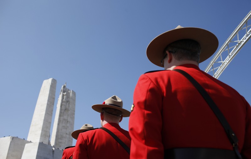 Atac terorist în Canada. Un polițist a fost lovit cu mașina și apoi înjunghiat