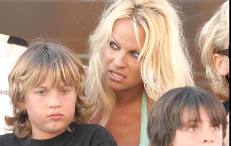 Pamela Anderson: "Fiii mei aleg bărbații cu care ies”