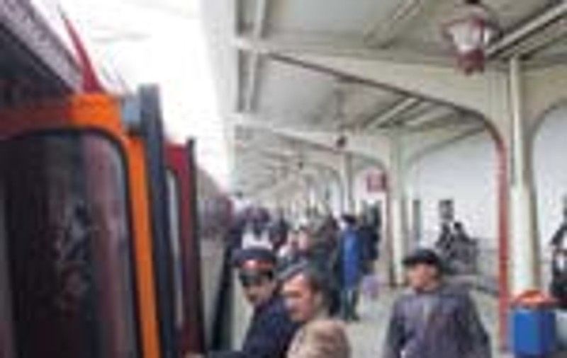 Au dat masina pe tren