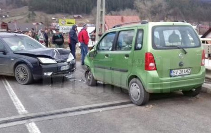 S-a ciocnit de mașina fostei iubite și a împins-o de pe un pod. Incident uluitor, produs în Suceava