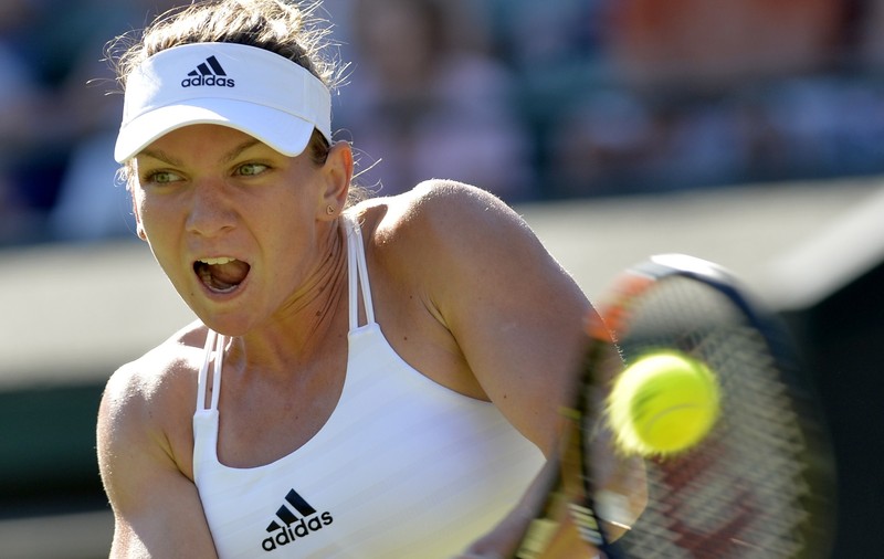 Un antrenor român anunță: ”Simona Halep poate fi numărul 1 mondial, chiar și cu jocul ăsta!”. ^Tehnicianul nu îi vede însă un viitor roz, dacă nu-și va alege oamenii potriviți