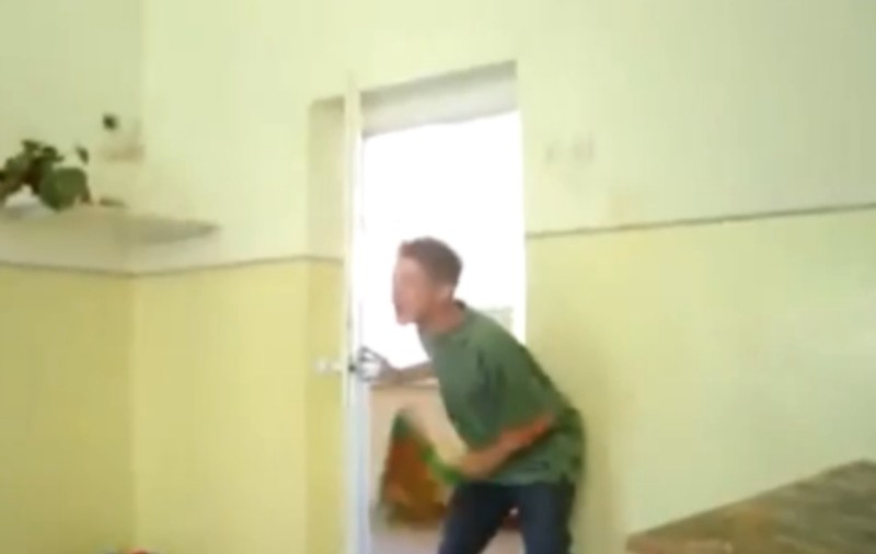 CÂT TUPEU! Profesoară, umilită în clasă de un elev | VIDEO 