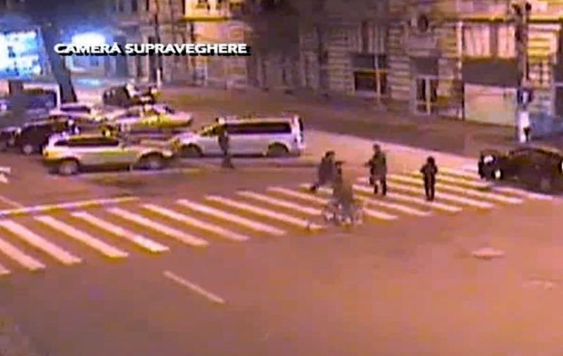 Imagini de groază la Brăila! Doi pietoni, bătuţi pe zebră de şoferi agresivi | VIDEO