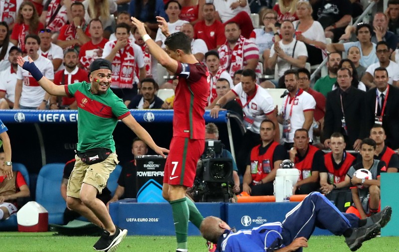 Federaţiile din Portugalia şi Polonia, anchetate de UEFA