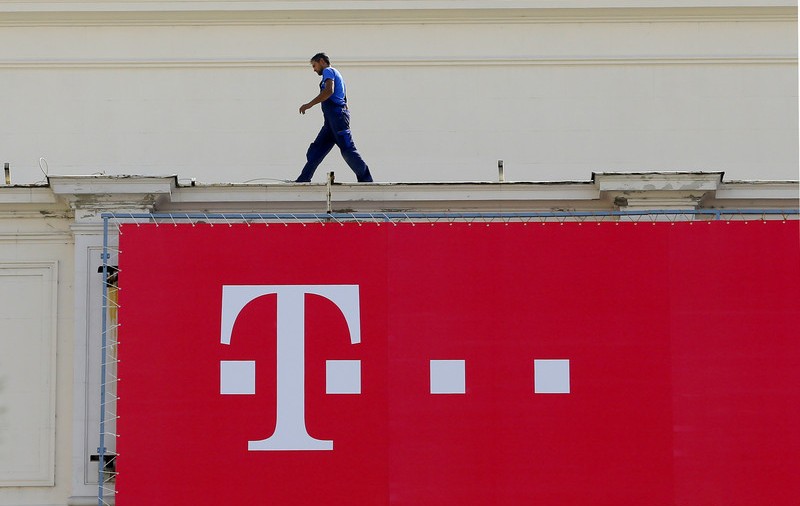 Directorul Telekom România a vorbit despre concedieri: "Nu reducem personalul şi nu trimitem oamenii în şomaj tehnic"