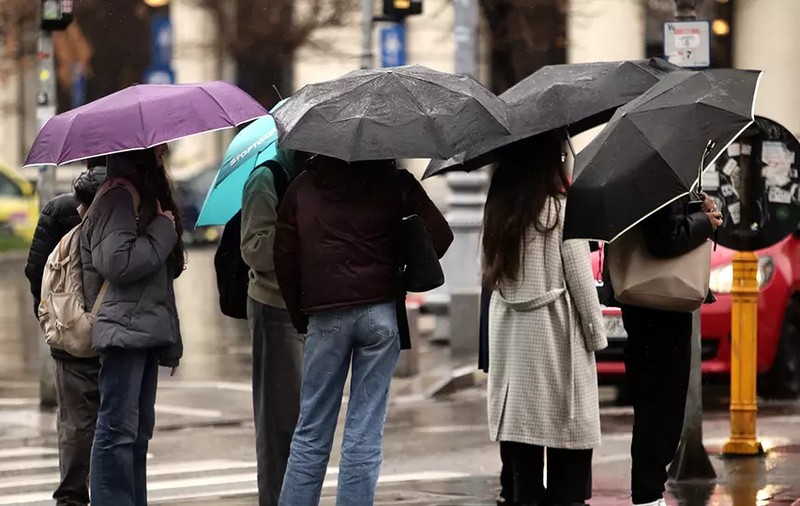 Cod galben de ploi, descărcări electrice și grindină în mai multe județe. Prognoza meteo pentru București | HARTĂ