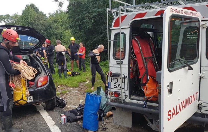 Stare de alertă în Neamţ, după ce un bărbat a căzut de pe o stâncă în Cheile Şugăului