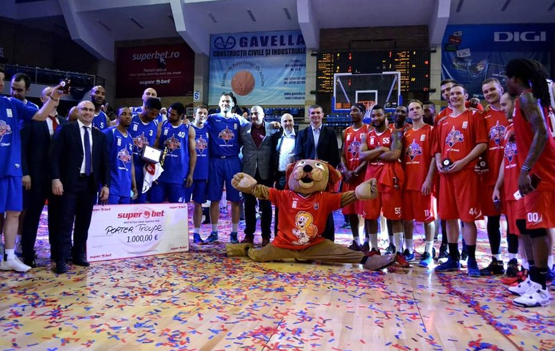 Remiză între Nord și Sud în All Star Game-ul masculin. ”O seară în care a câștigat baschetul”. Stelistul Porter Troupe, MVP-ul show-ului