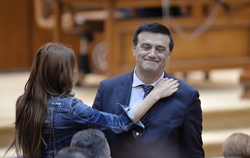 Circ cu politicieni la nunta unei fiice de primar! Președintele executiv PSD, Nicolae Bădălău, acuzat că l-a pocnit pe fostul deputat PNL, Marin Anton, care venise neinvitat! | GALERIE FOTO