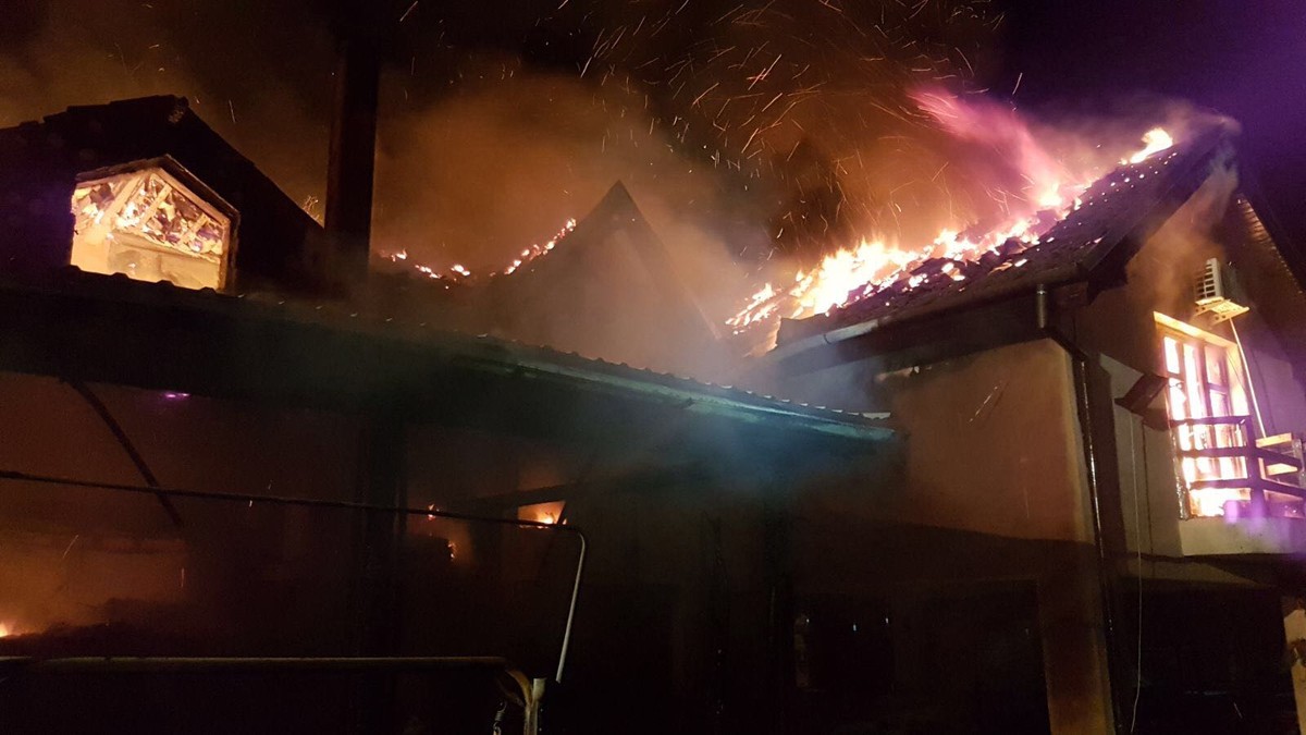 Incendiu la o pensiune din Timiș
