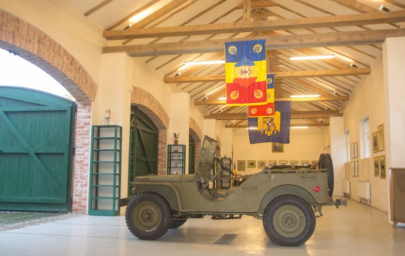 Patru jeep-uri din colecţia Regelui Mihai au fost aduse din Elveţia