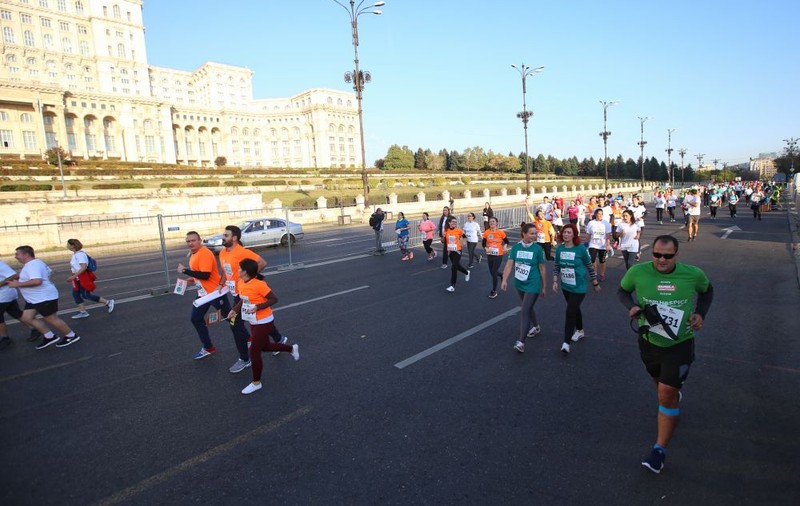 VIDEO/ Șerban Huidu, la maratonul Bucureștiului. Prezentatorul de televiziune a tras din greu la alergat
