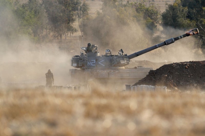 Artileria israeliană și-a intensificat vineri bombardamentele care au vizat ținte Hamas FOTO: EPA