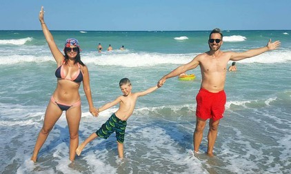 Deea Maxer și-a arătat formele la plajă. Artista a mai slăbit după ce la începutul anului luase proporții