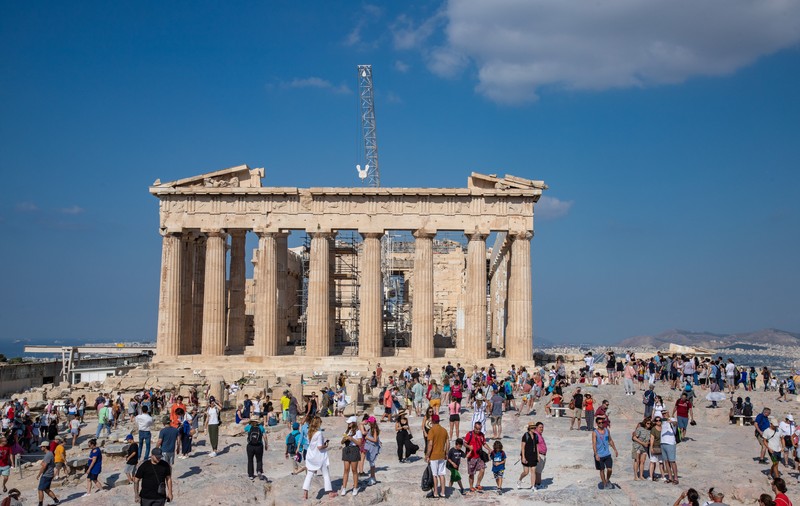 Grecia introduce o aplicație digitală pentru turiști bazată pe AI, care acționează ca „asistent personal de călătorie”