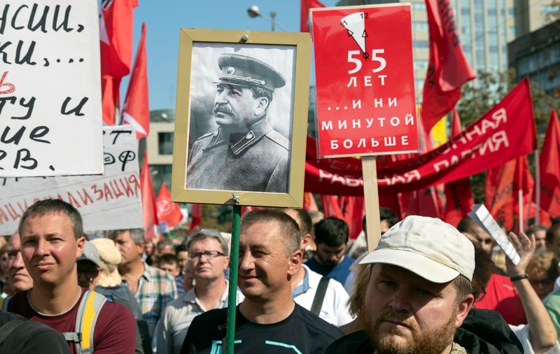 Comuniștii din Siberia au inaugurat un centru „cultural” dedicat lui Stalin, în care tronează un bust de 200 de kilograme al dictatorului | VIDEO