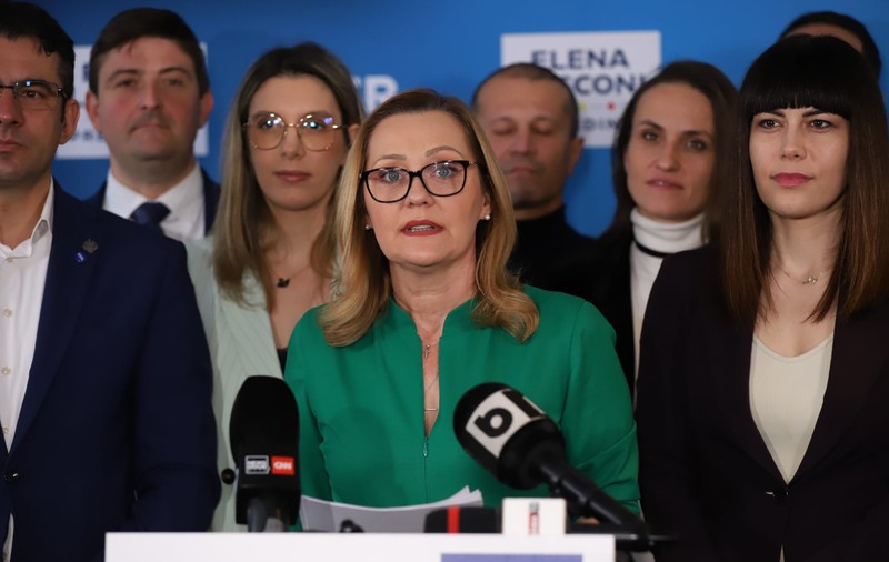 Elena Lasconi, către susținătorii săi: „Putem să stricăm blatul PSD în această duminică. Nu pot ei combina cât puteţi voi vota!”