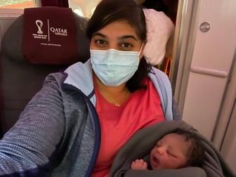 Aisha Khatib, cu micuța Aisha în brațe