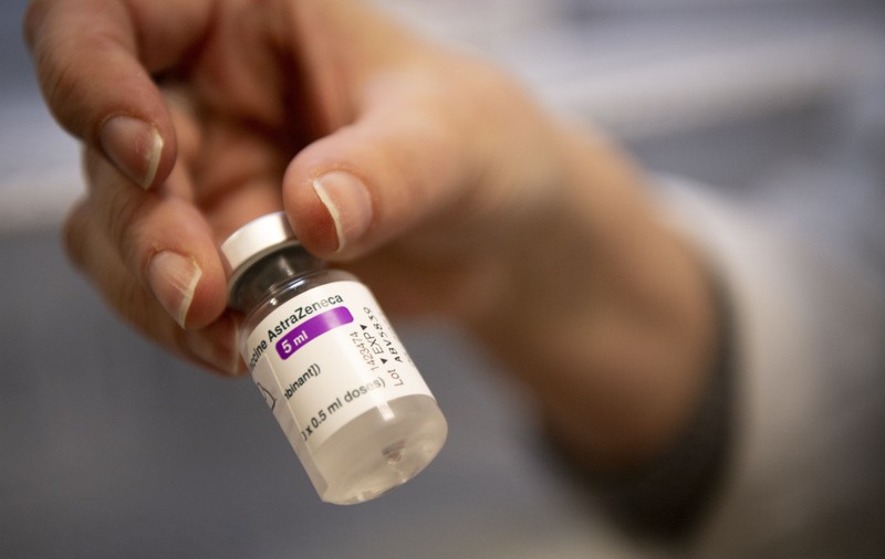 Danemarca a raportat două cazuri de tromboză la persoane imunizate cu AstraZeneca. Una dintre ele a murit