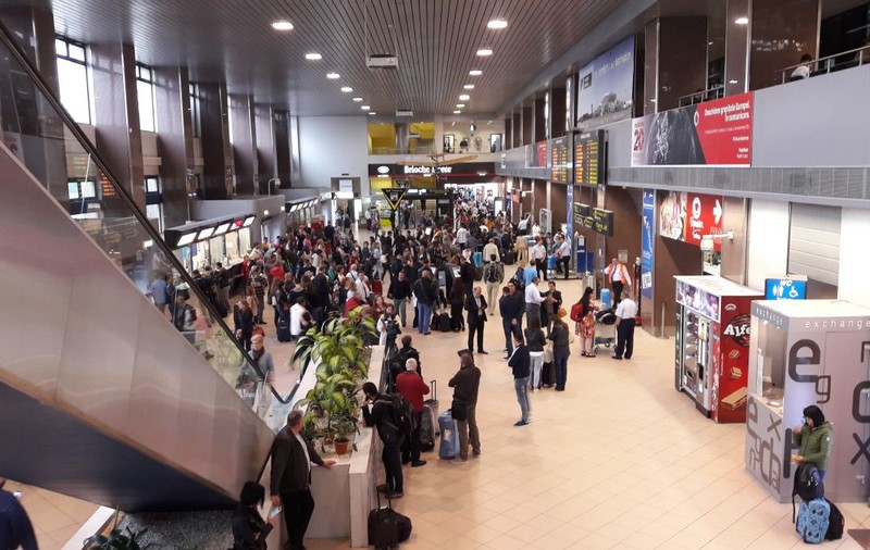 Pasagerii care au călătorit în China, rugați să contacteze urgent serviciul medical al Aeroportului Henri Coandă