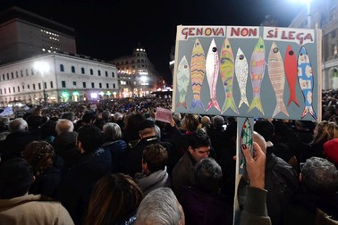 Genova nu se supune. Mii de oameni au ieșit în stradă și la Genova pe 28 noiembrie FOTO: EPA