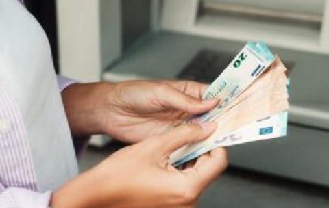 Avantajele şi dezavantajele unui credit în euro, în comparaţie cu unul în lei