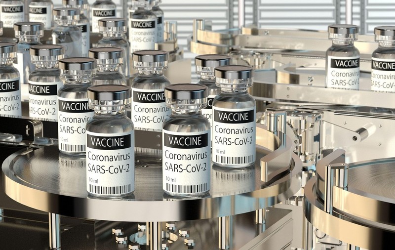 Numărul vaccinărilor, în scădere. 16.000 de cadre medicale imunizate vineri și 47 de reacţii adverse raportate