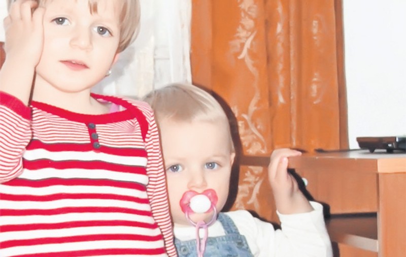 Fetiţă de 3 anişori, la un pas să-şi piardă vederea