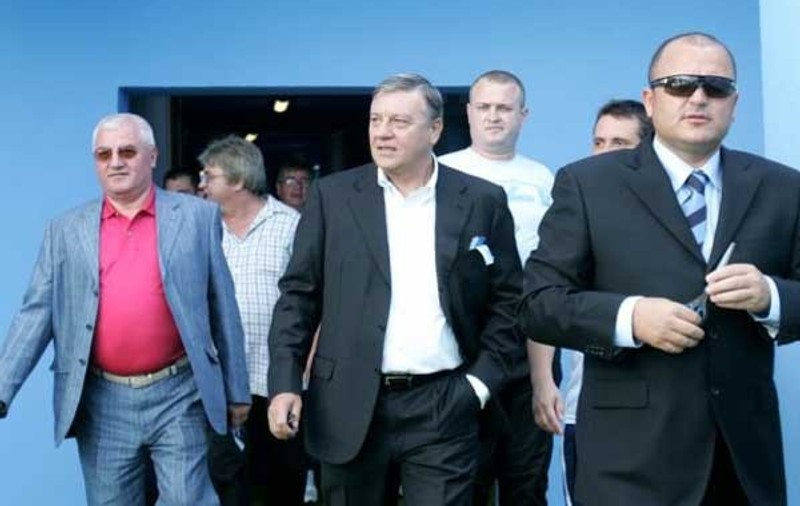 Curtea de Apel a decis achitarea lui Sandu și a lui Dragomir în cazul dezafilierii Craiovei. Sentința Tribunalului - anulată, rechizitoriul DNA - pulverizat!