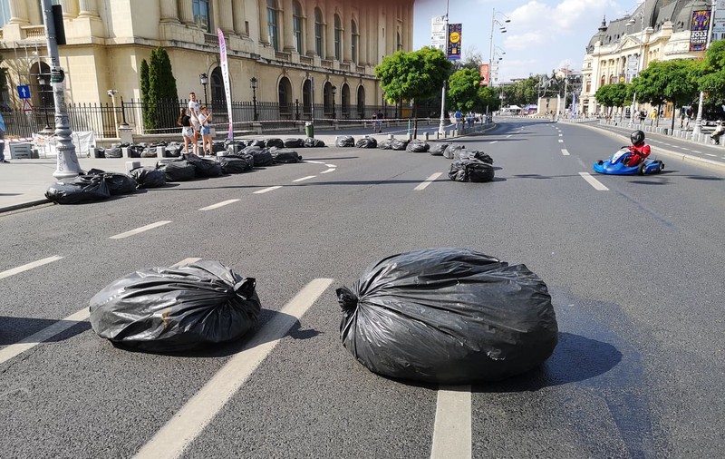 De ce au apărut pe pista de karting „saci de gunoi” pe post de obstacole? „Am vrut ceva mai estetic, dar nu am găsit”