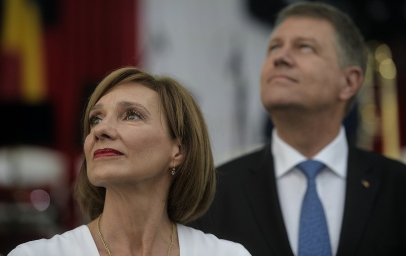 Carmen Iohannis: Noul An să vă întâmpine cu sănătate, speranţă şi bucurii