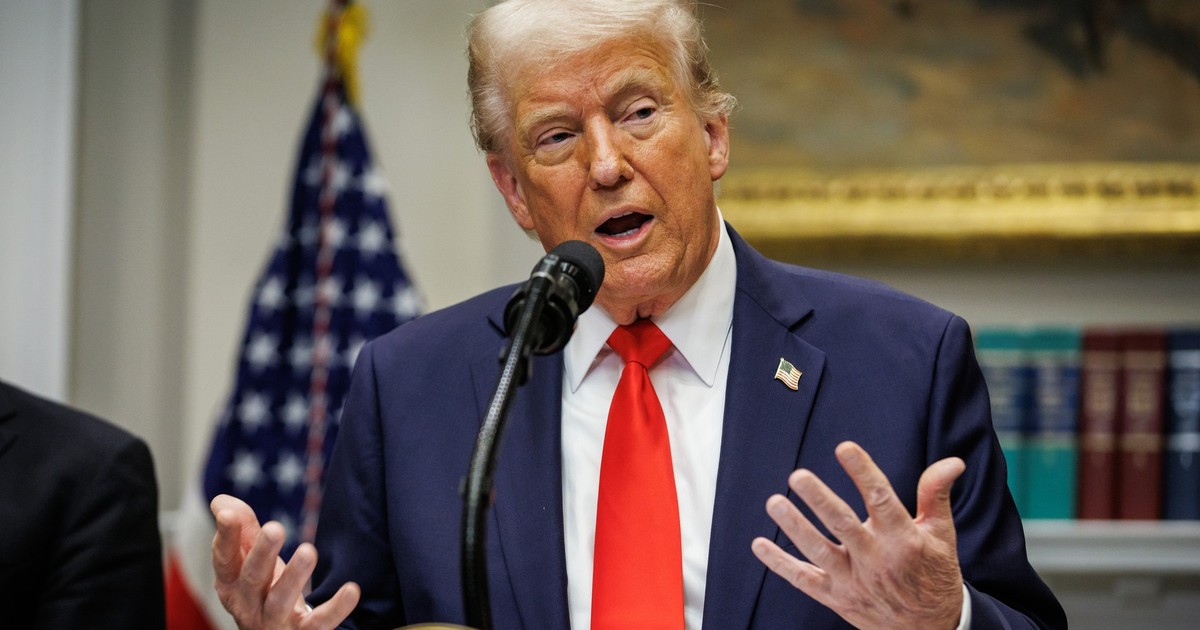 Donald Trump surprins în timp ce vorbește - 3 martie 2025