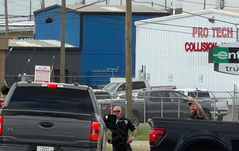 Atac armat în Texas cu morți și răniți. Atacatorul a fost împușcat și găsit mort de poliție