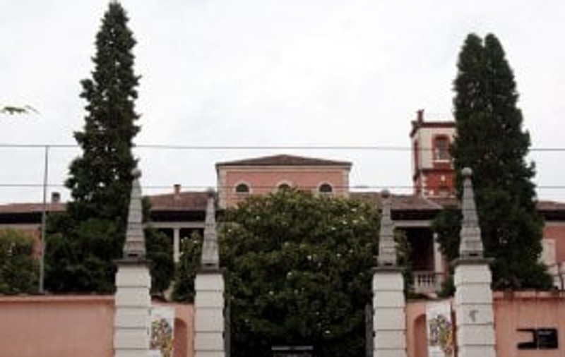 Un român din Italia a murit după ce a sărit un gard și s-a tăiat la un picior