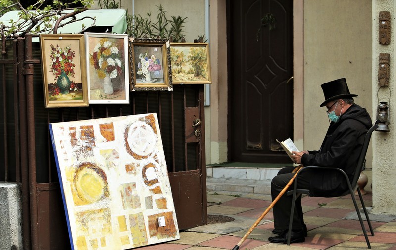 Povestea negustorului de artă care se duce zilnic la magazin, chiar dacă nu are clienți: “Am lumea mea aici, vorbesc cu artiștii, cu Băncilă, cu Pacea”