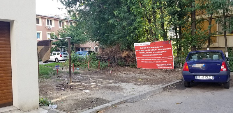 Unul dintre locurile de joacă, situat pe strada Prundului, urma să-i ia locul unui bătător de covoare dintre blocuri