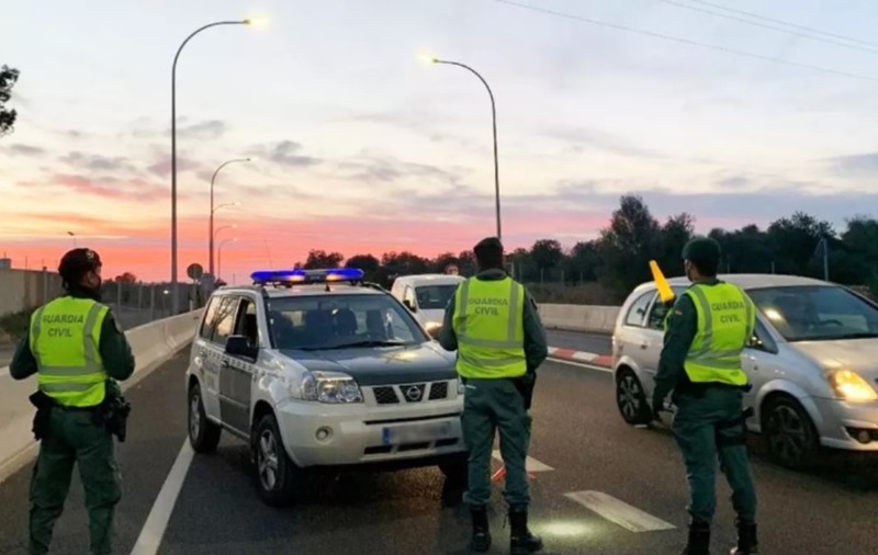 Un român a încercat să lovească cu un BMW furat doi polițiști în Spania. Cum a fost prins șoferul