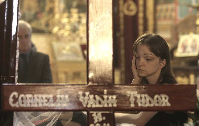 Soția și fiicele lui Corneliu Vadim Tudor, COPLEȘITE DE DURERE! Imagini cutremurătoare din biserică | FOTO