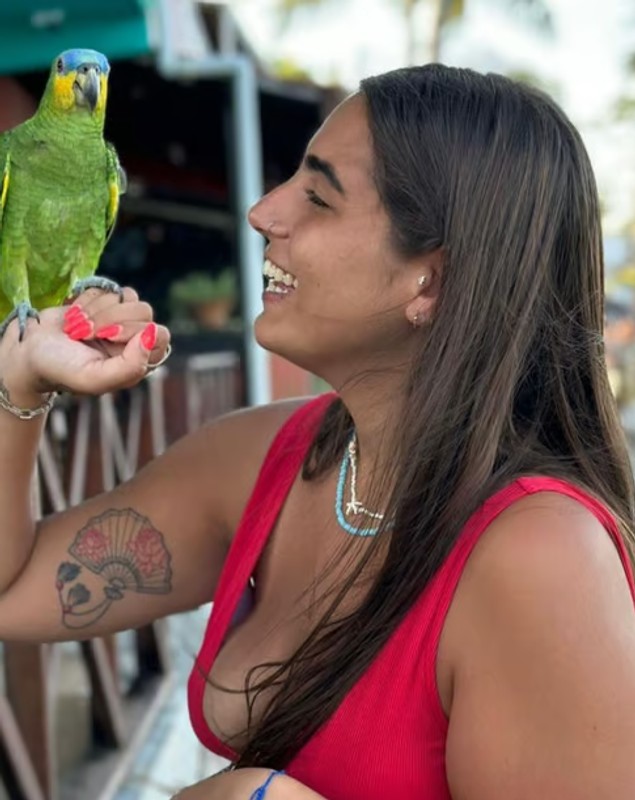 „Am primit 3 dinți pentru înmormântare”. Karin a mers în cârje la festivalul de muzică Nova și a fost ucisă într-o ambulanță, în care teroriști Hamas au tras o rachetă