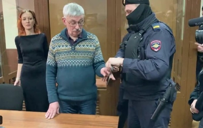 Disidentul rus Oleg Orlov, condamnat la doi ani şi jumătate de închisoare pentru că a criticat războiul din Ucraina