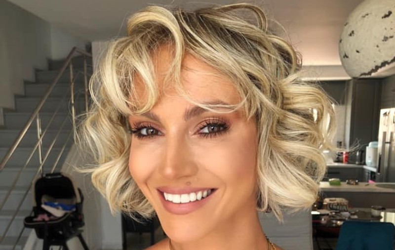 Andreea Perju s-a mutat într-o nouă casă. Imagini din locuința vedetei: „De ani de zile tot strâng”