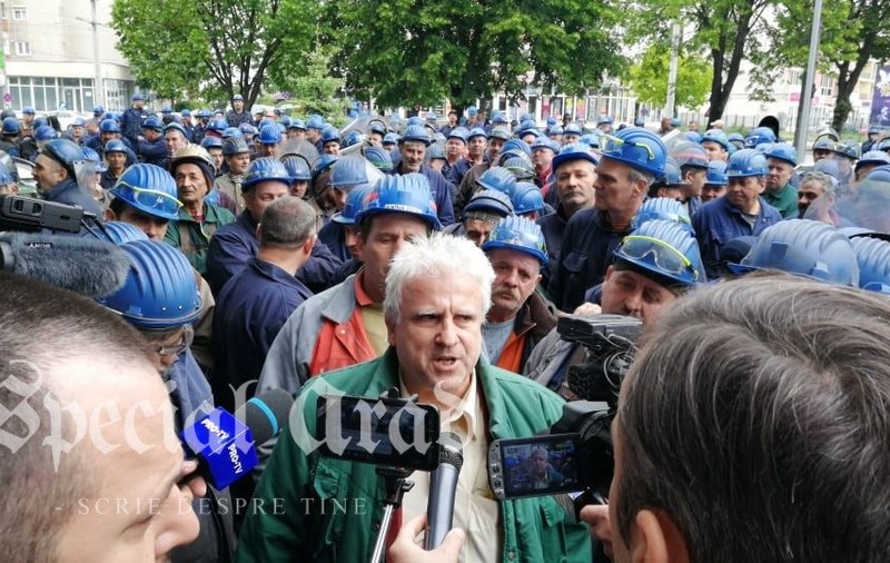 A treia zi de proteste la Fabrica de vagoane de marfă Astra Arad. Salariaţii cer majorări salariale